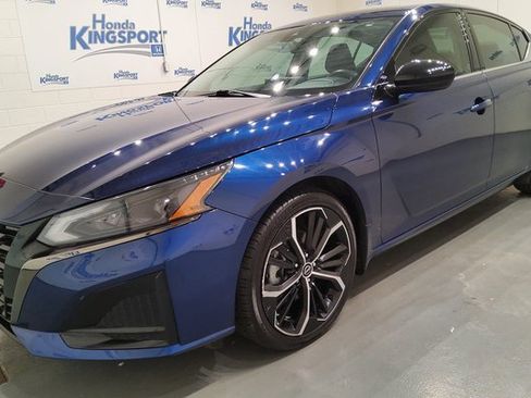 Used 2023 Nissan Altima 2.5 SR w/ SR Premium Package image 6