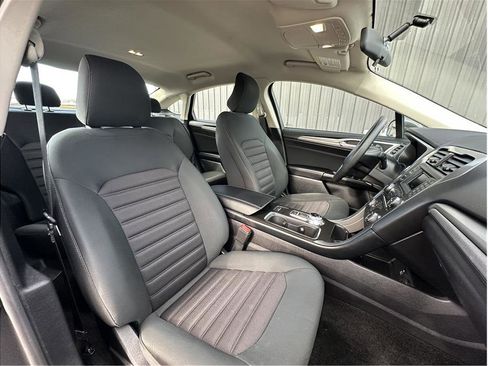 Used 2018 Ford Fusion SE image 4