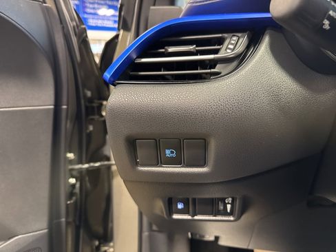 Used 2021 Toyota C-HR XLE image 20