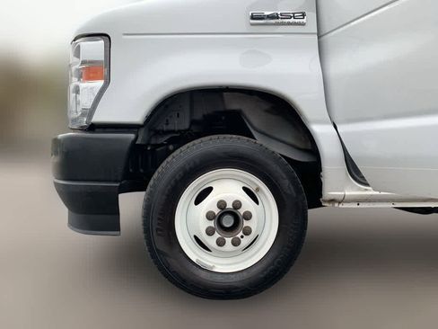 Used 2024 Ford E-450 and Econoline 450 Super Duty w/ Power Windows & Locks Group image 5