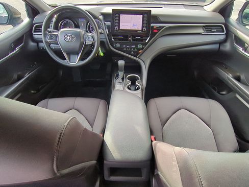 Used 2022 Toyota Camry LE image 28