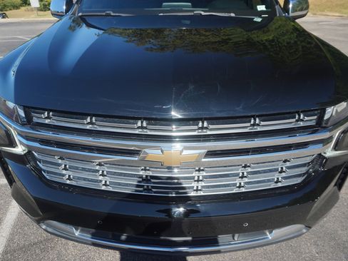 Used 2021 Chevrolet Suburban Premier image 12