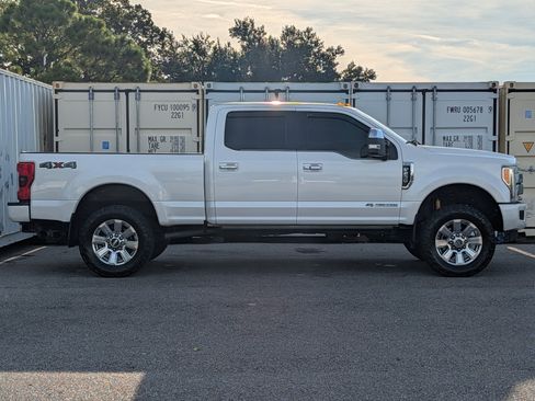 Used 2017 Ford F250 Platinum w/ Platinum Ultimate Package AWD/4WD image 4