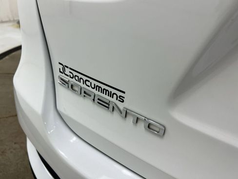 Used 2020 Kia Sorento LX FWD image 25
