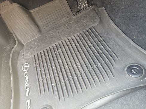 Used 2025 Lexus ES 350 w/ Accessory Package (Z2) FWD image 17
