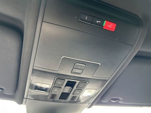 Used 2022 Volkswagen Atlas Cross Sport SEL R-Line image 32