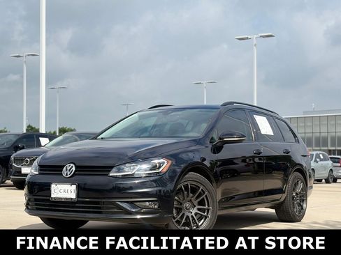Used 2019 Volkswagen Golf SE FWD image 2