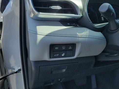 Used 2023 Toyota Highlander Platinum AWD/4WD image 18