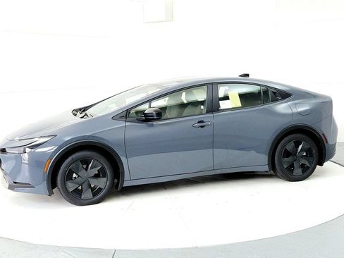 New 2026 Toyota Prius Plug-In Hybrid FWD image 3