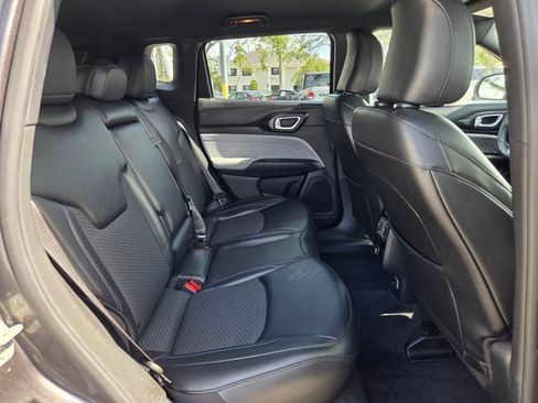 Certified 2023 Jeep Compass Latitude AWD/4WD image 19