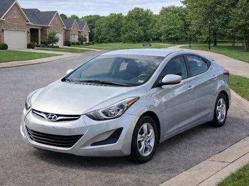 Used 2014 Hyundai Elantra SE image 2
