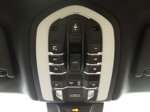 New 2026 Porsche Macan AWD/4WD image 33