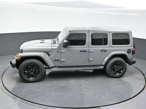 Used 2023 Jeep Wrangler Unlimited Sahara AWD/4WD image 36