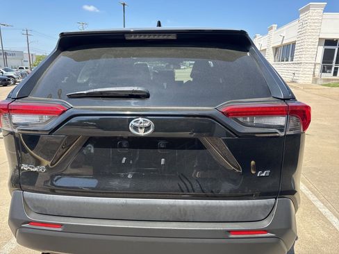 Used 2019 Toyota RAV4 LE image 6