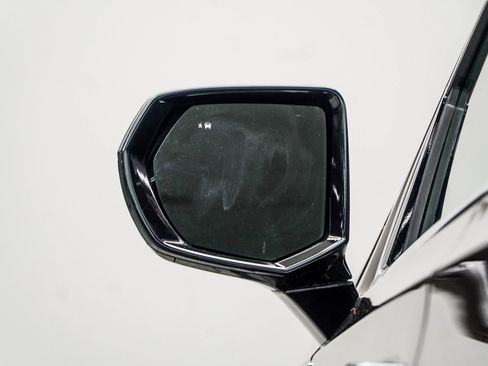 Used 2023 GMC Yukon SLT image 16