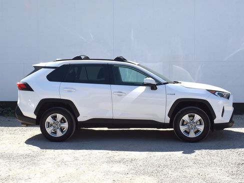 Used 2020 Toyota RAV4 XLE w/ All Weather Liner Package AWD/4WD image 6
