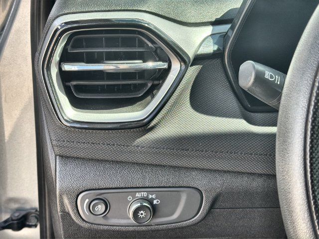 Used 2025 Chevrolet TrailBlazer LT AWD/4WD image 17