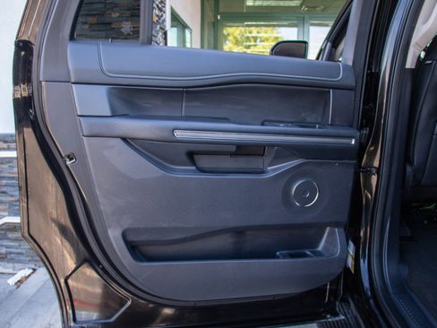 Used 2024 Ford Expedition Max XLT image 21
