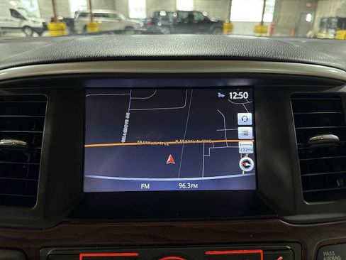 Used 2019 Nissan Pathfinder Platinum image 21
