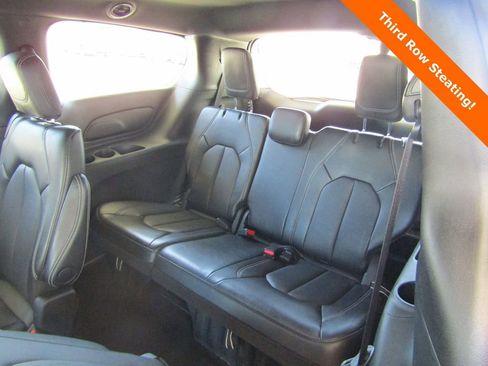 Used 2025 Chrysler Pacifica Select FWD image 19