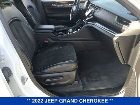 Used 2022 Jeep Grand Cherokee Altitude AWD/4WD image 22