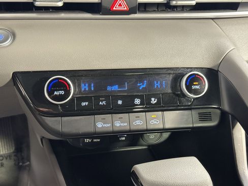 Used 2023 Hyundai Elantra SEL image 25