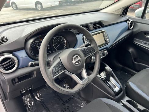 Used 2025 Nissan Versa SV FWD image 31