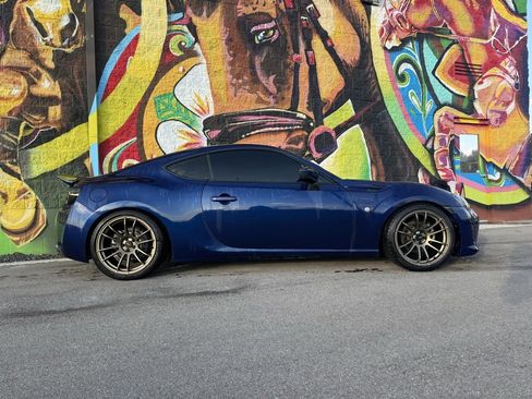 Used 2017 Toyota 86 image 2