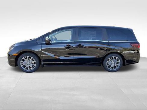 New 2026 Honda Odyssey Touring image 3