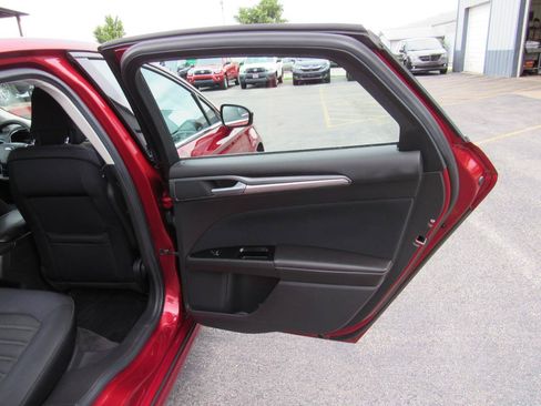 Used 2013 Ford Fusion SE FWD image 26