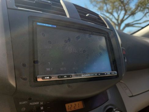 Used 2011 Toyota RAV4 Base image 17