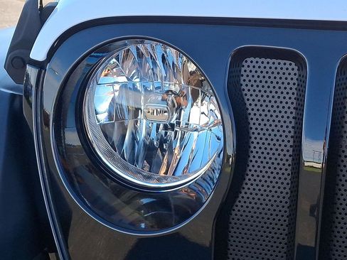 Used 2022 Jeep Wrangler Unlimited Sport image 9