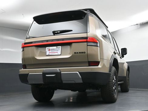 Used 2025 Lexus GX 550 w/ Accessory Package (32) AWD/4WD image 25