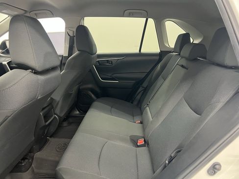 Used 2021 Toyota RAV4 LE image 8