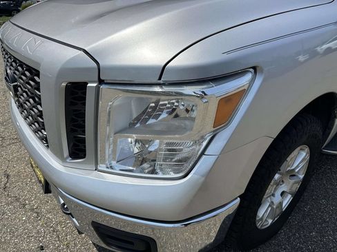 Used 2019 Nissan Titan SV AWD/4WD image 9