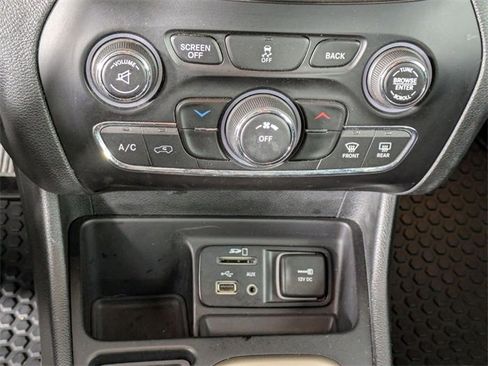 Used 2015 Jeep Cherokee Latitude w/ Cold Weather Group image 20