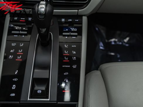 Used 2022 Porsche Macan GTS AWD/4WD image 40
