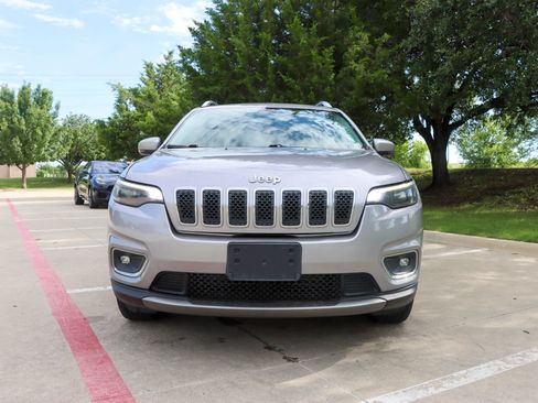 Used 2019 Jeep Cherokee Limited AWD/4WD image 2