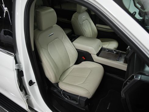 Used 2021 Ford Expedition Platinum image 20