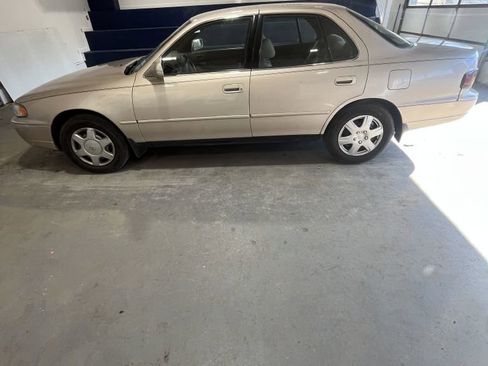 Used 1996 Toyota Camry XLE image 1