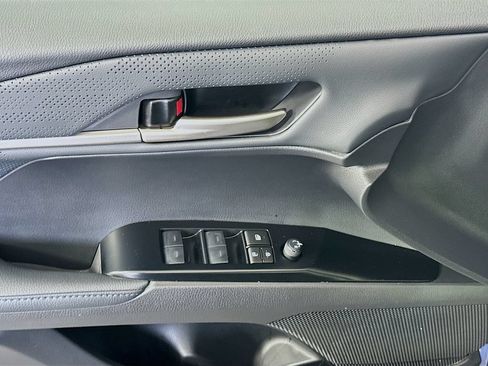 Used 2025 Toyota Camry XSE FWD image 18