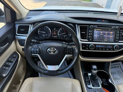 Used 2014 Toyota Highlander Limited AWD/4WD image 10