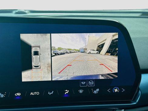 Used 2024 Chevrolet Equinox EV LT FWD image 14
