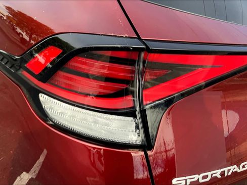 Used 2023 Kia Sportage SX Prestige image 24