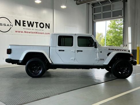 Used 2022 Jeep Gladiator Mojave w/ Cold Weather Group AWD/4WD image 31