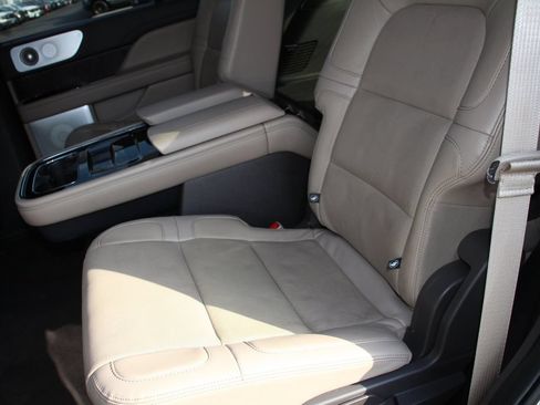 Certified 2023 Lincoln Navigator Reserve AWD/4WD image 15