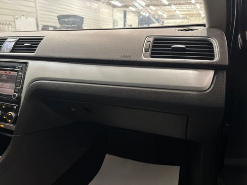 Used 2012 Volkswagen Passat 2.5 SE FWD image 25