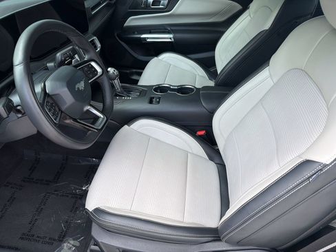 Used 2025 Ford Mustang GT Premium RWD image 4
