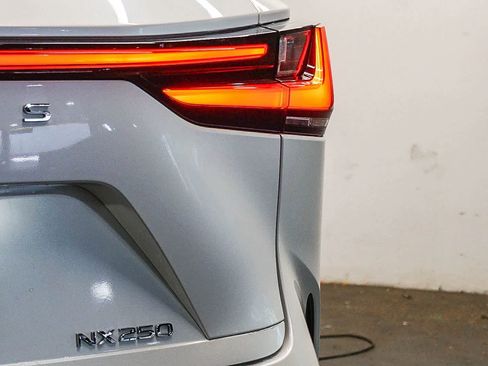 Used 2024 Lexus NX 250 FWD image 11