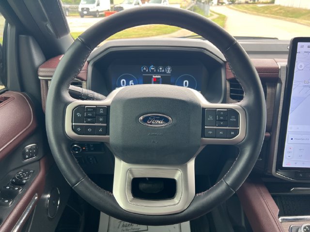 Used 2024 Ford Expedition Limited RWD image 15